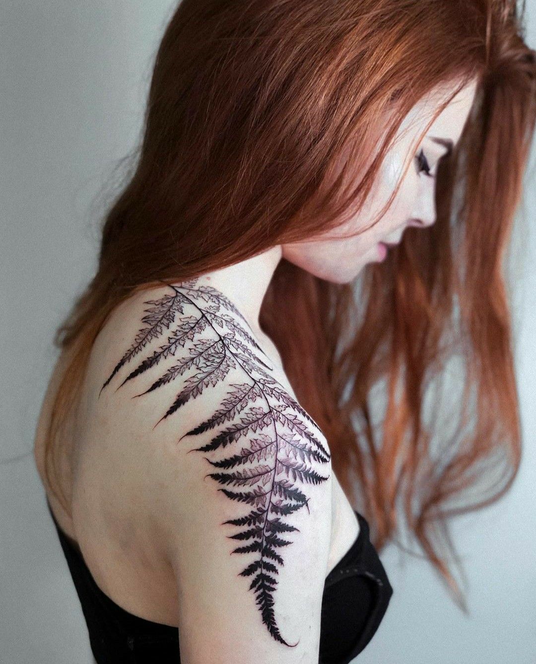 29 Fern Tattoo Ideas: Nature’s Most Elegant Lines, From Shoulder Fronds to Hip Vines