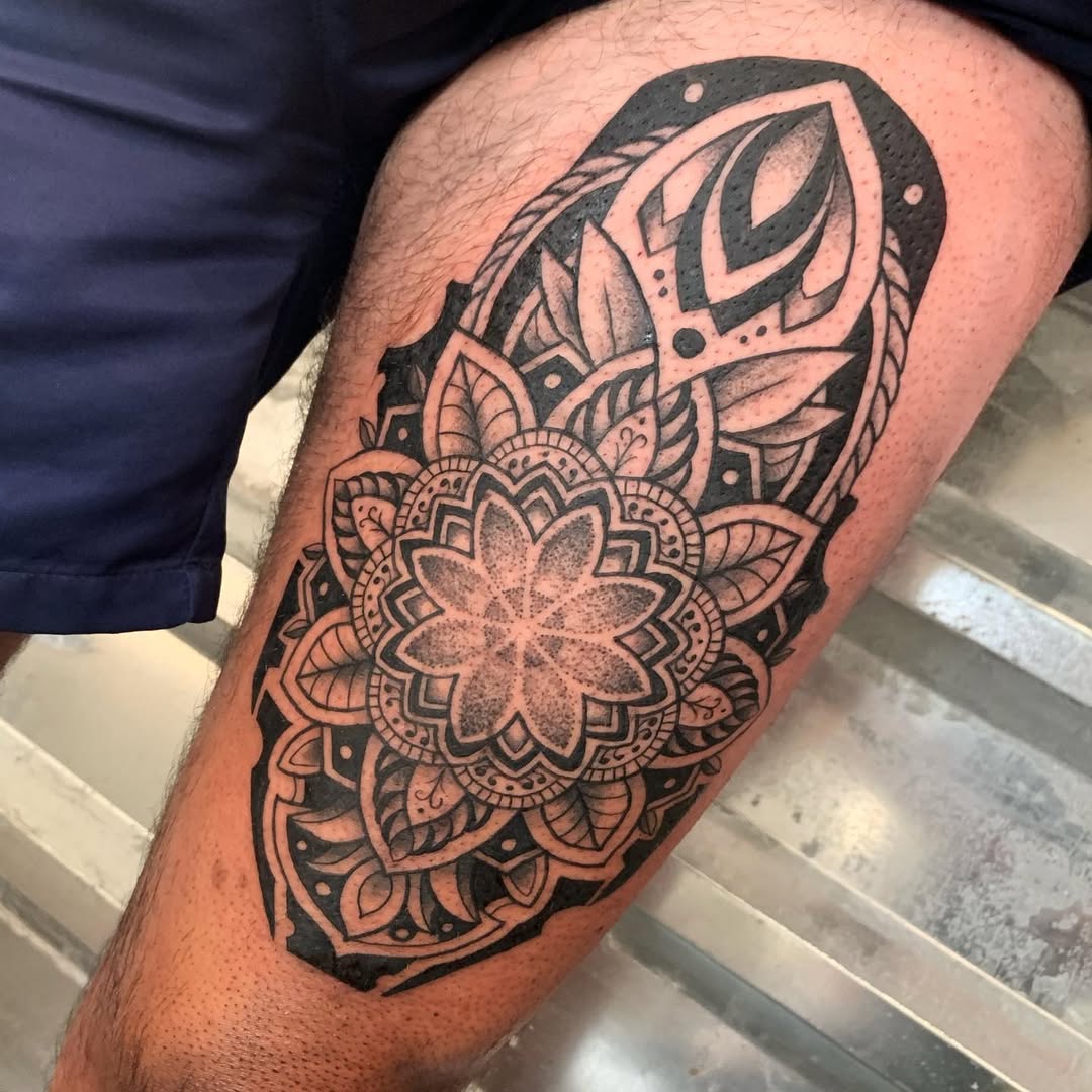 27 Mens Thigh Tattoo Ideas: how to choose art that actually suits your life