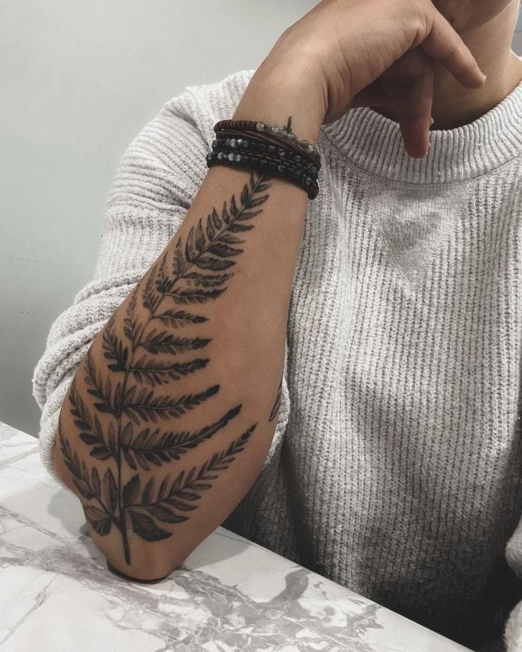 29 Fern Tattoo Ideas: Nature’s Most Elegant Lines, From Shoulder Fronds to Hip Vines