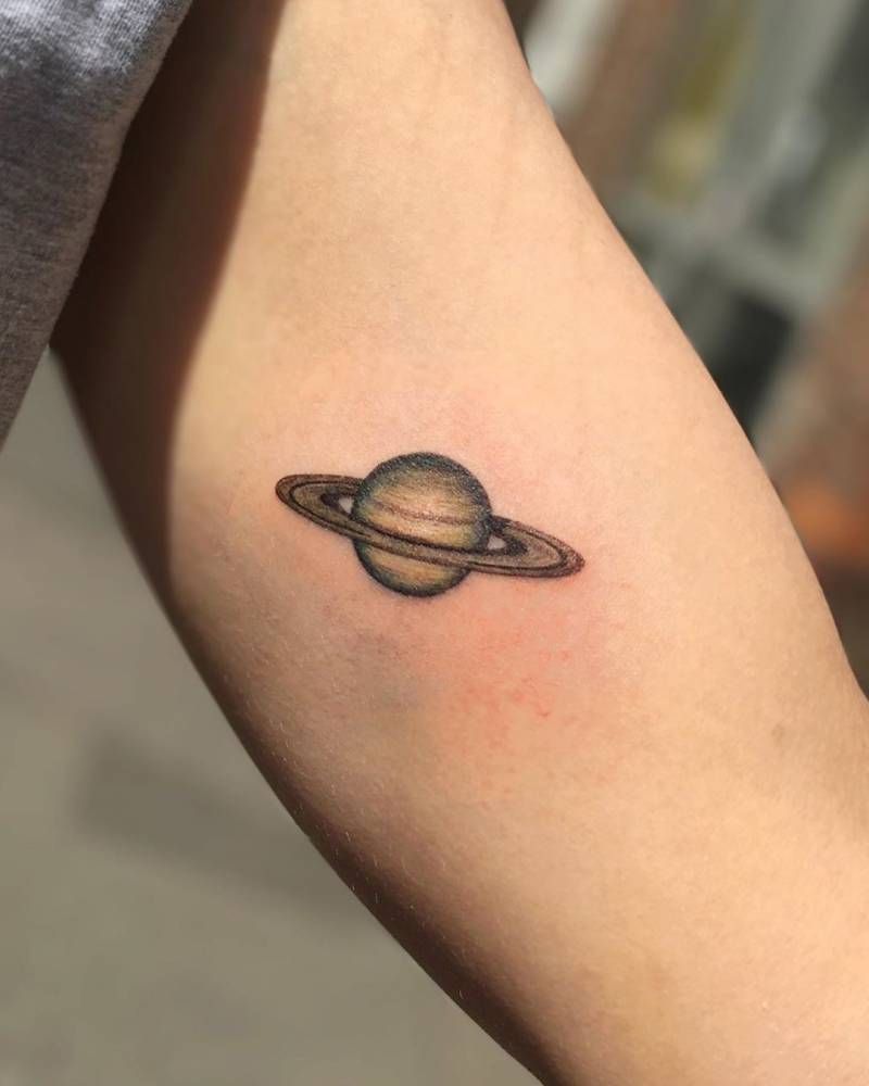 30 Saturn Tattoo Ideas: Meaning, Styles, and Real-Life Designs You’ll Actually Want