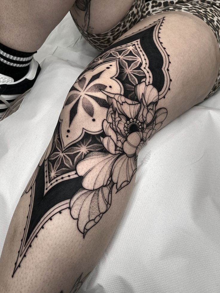 28 Ornamental Tattoo Ideas: Bold Blackwork, Baroque Flourishes, and Fineline Geometry