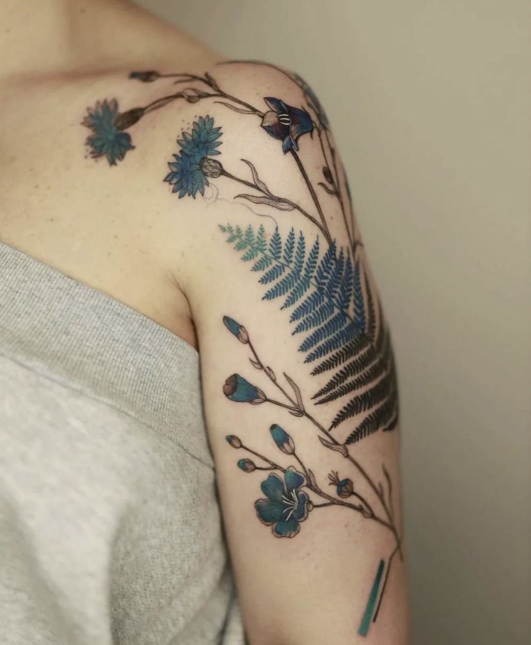 29 Fern Tattoo Ideas: Nature’s Most Elegant Lines, From Shoulder Fronds to Hip Vines