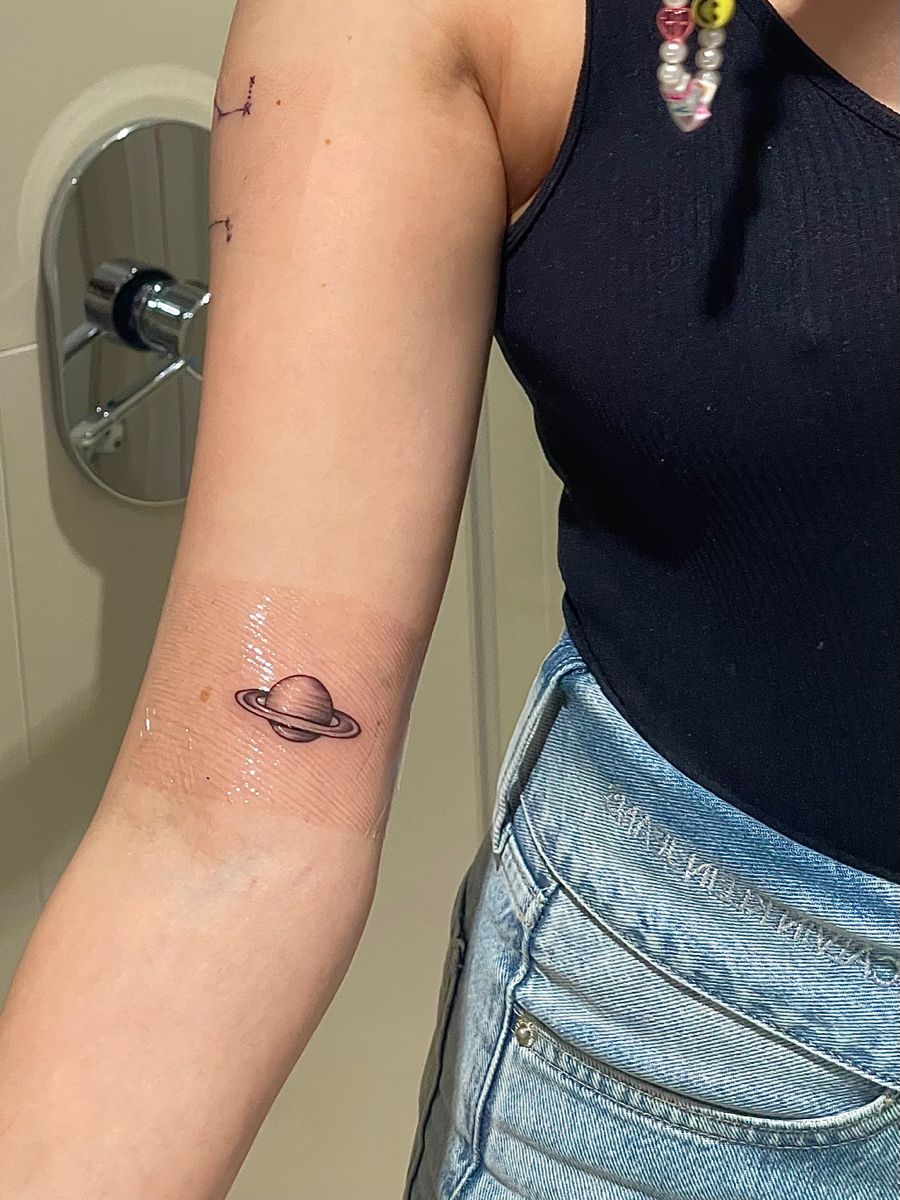 30 Saturn Tattoo Ideas: Meaning, Styles, and Real-Life Designs You’ll Actually Want