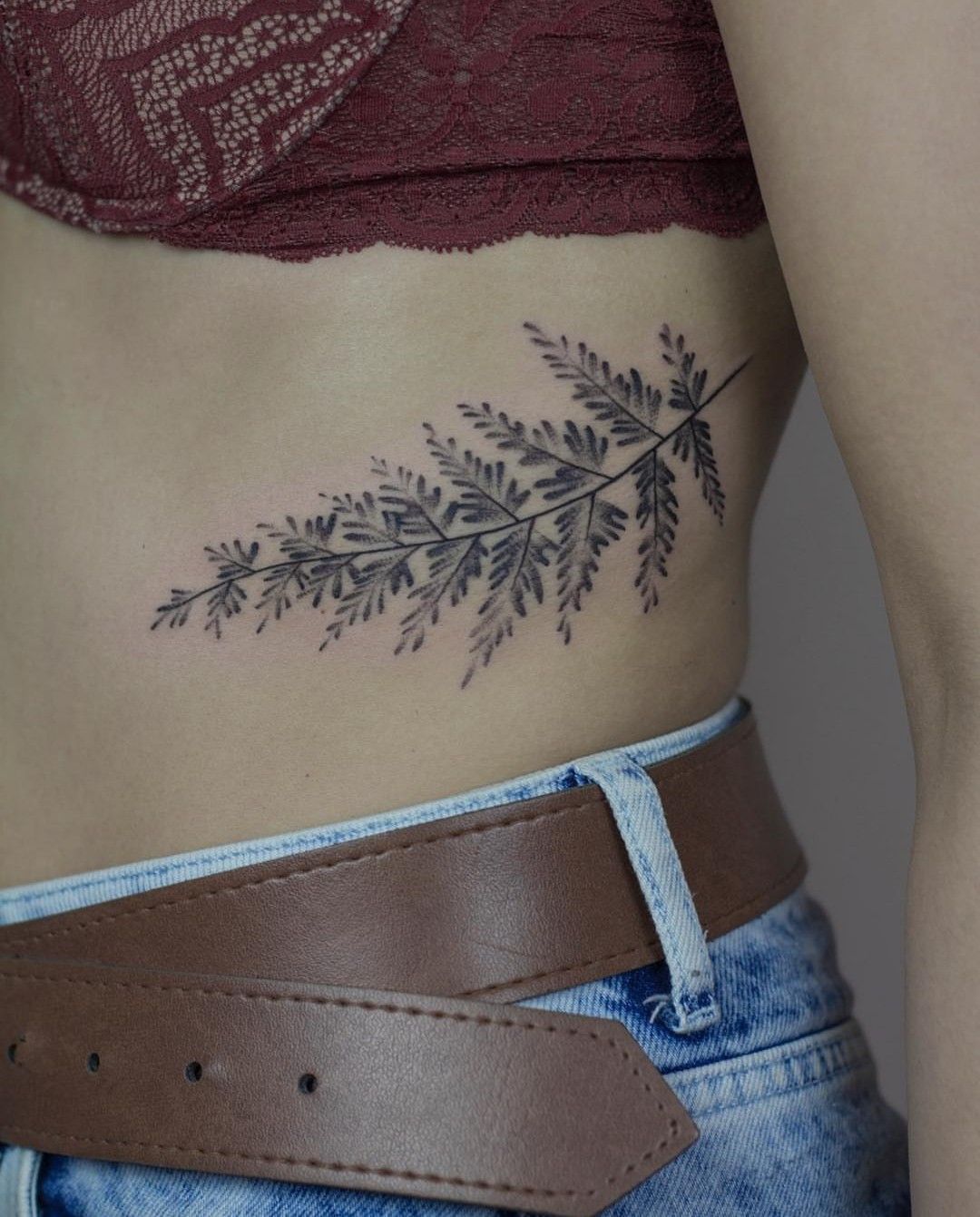 29 Fern Tattoo Ideas: Nature’s Most Elegant Lines, From Shoulder Fronds to Hip Vines