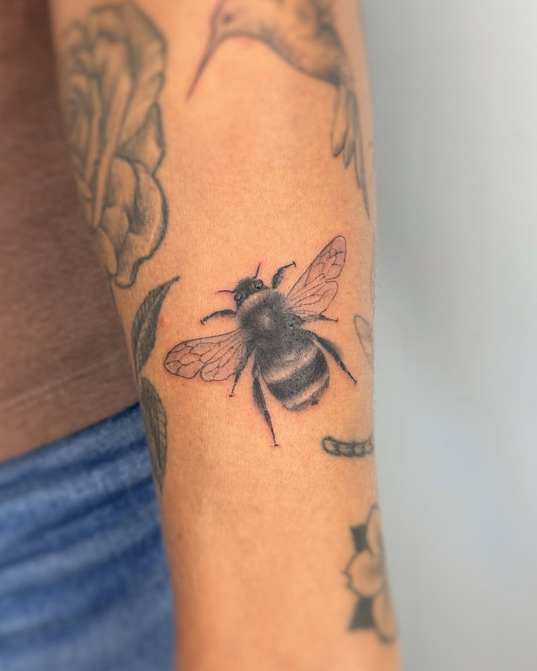 27 Bumble Bee Tattoo Ideas: From Fine-Line Minis to Fuzzy Realism