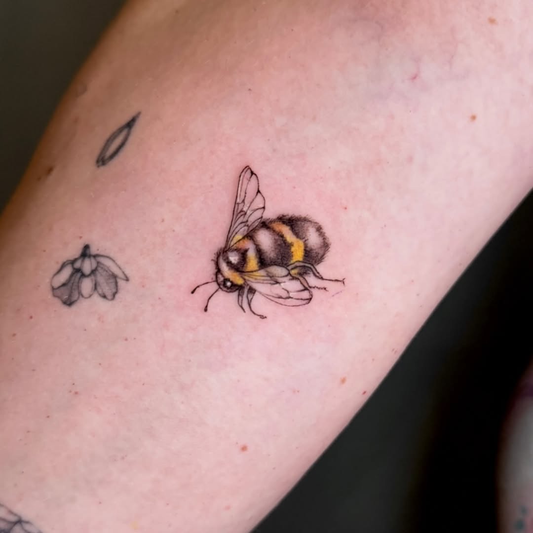 27 Bumble Bee Tattoo Ideas: From Fine-Line Minis to Fuzzy Realism