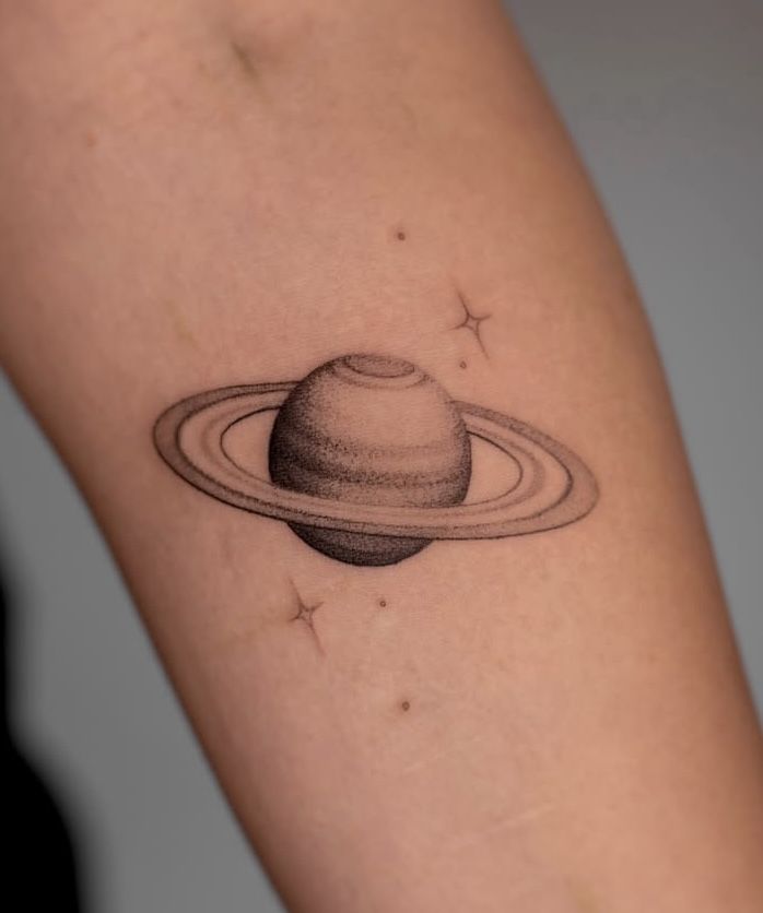 30 Saturn Tattoo Ideas: Meaning, Styles, and Real-Life Designs You’ll Actually Want