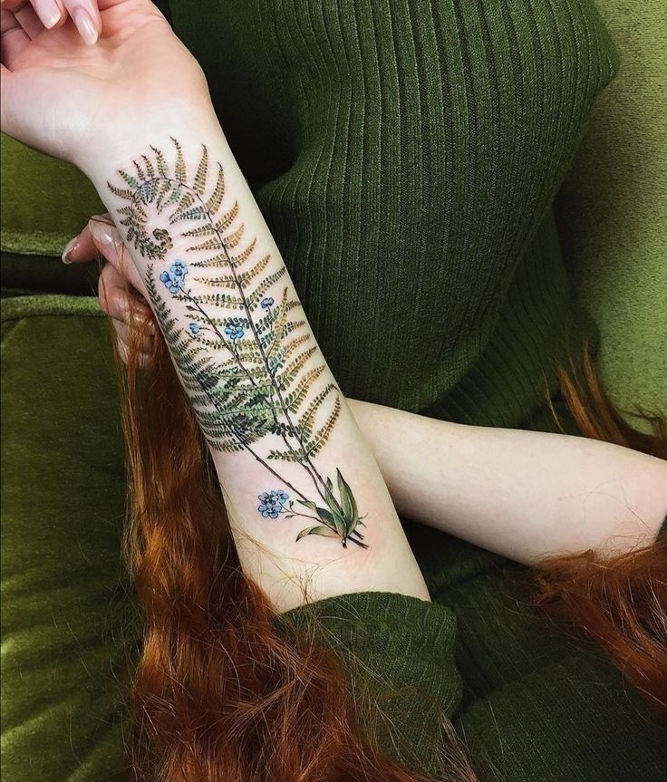 29 Fern Tattoo Ideas: Nature’s Most Elegant Lines, From Shoulder Fronds to Hip Vines