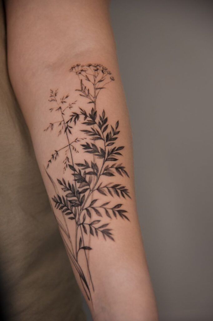 29 Fern Tattoo Ideas: Nature’s Most Elegant Lines, From Shoulder Fronds to Hip Vines