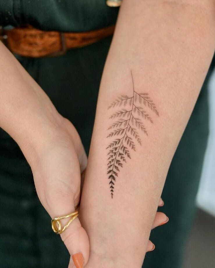 29 Fern Tattoo Ideas: Nature’s Most Elegant Lines, From Shoulder Fronds to Hip Vines