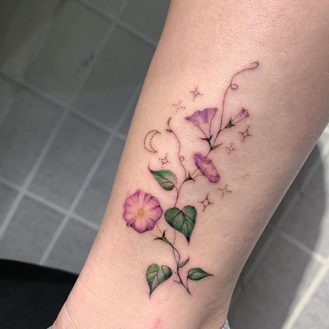 29 Morning Glory Tattoo Ideas: Elegant Vines, Quiet Symbolism, and Wearable Color