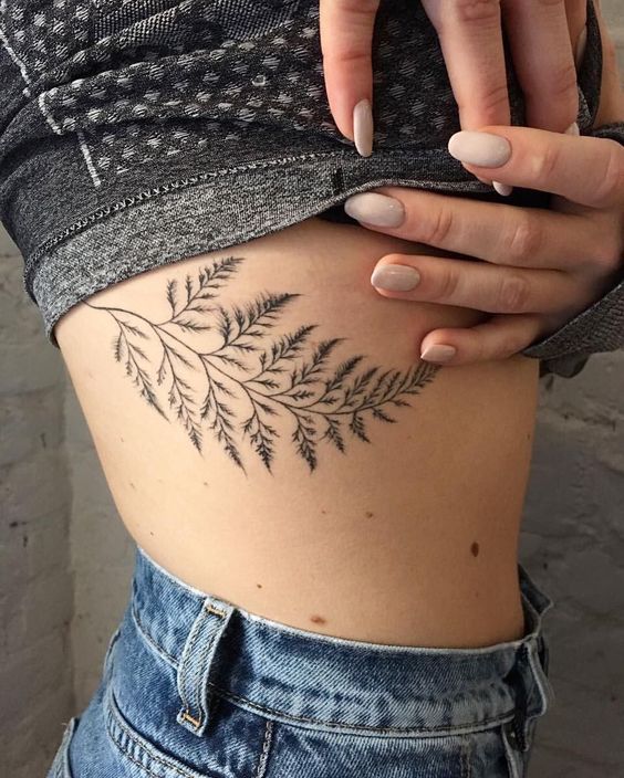 29 Fern Tattoo Ideas: Nature’s Most Elegant Lines, From Shoulder Fronds to Hip Vines
