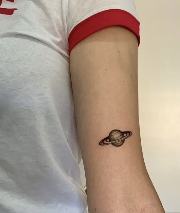 30 Saturn Tattoo Ideas: Meaning, Styles, and Real-Life Designs You’ll Actually Want