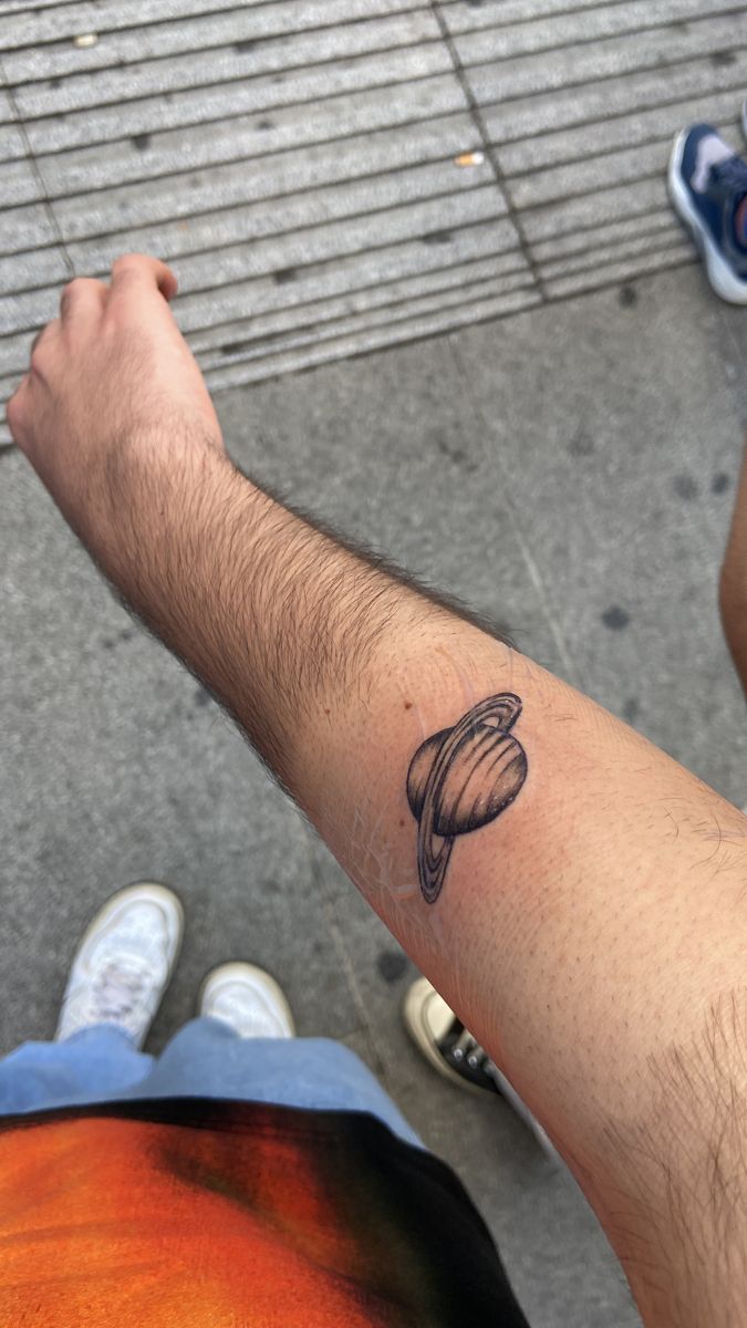 30 Saturn Tattoo Ideas: Meaning, Styles, and Real-Life Designs You’ll Actually Want
