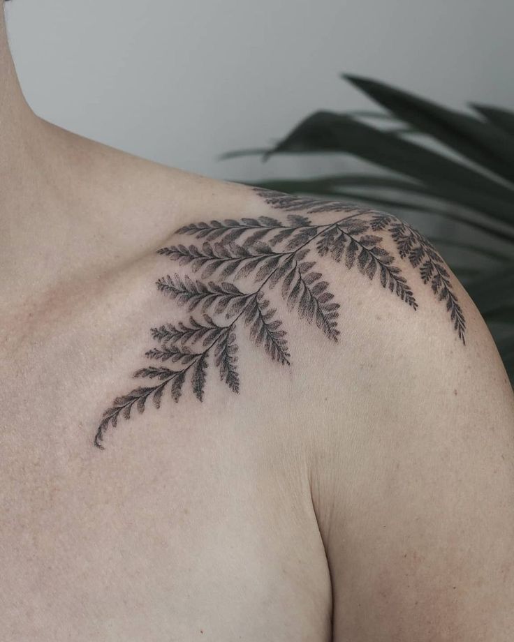 29 Fern Tattoo Ideas: Nature’s Most Elegant Lines, From Shoulder Fronds to Hip Vines