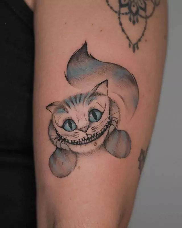 29 Cheshire Cat Tattoo Ideas: From Whimsical Grins to Dark Wonderland Symbolism