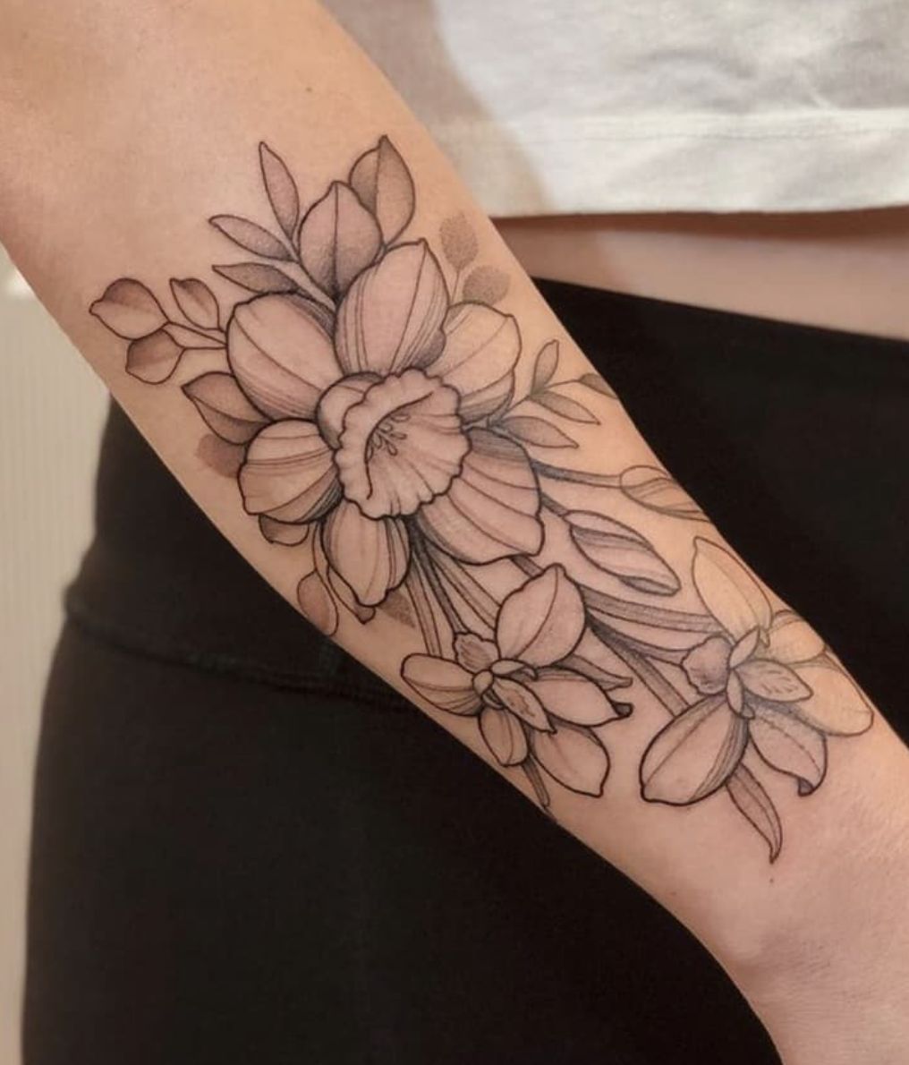 31 Narcissus Flower Tattoo Ideas: Delicate Designs Full of Meaning and Color