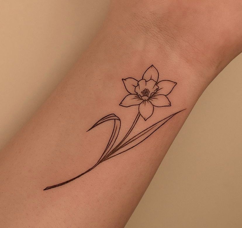 31 Narcissus Flower Tattoo Ideas: Delicate Designs Full of Meaning and Color