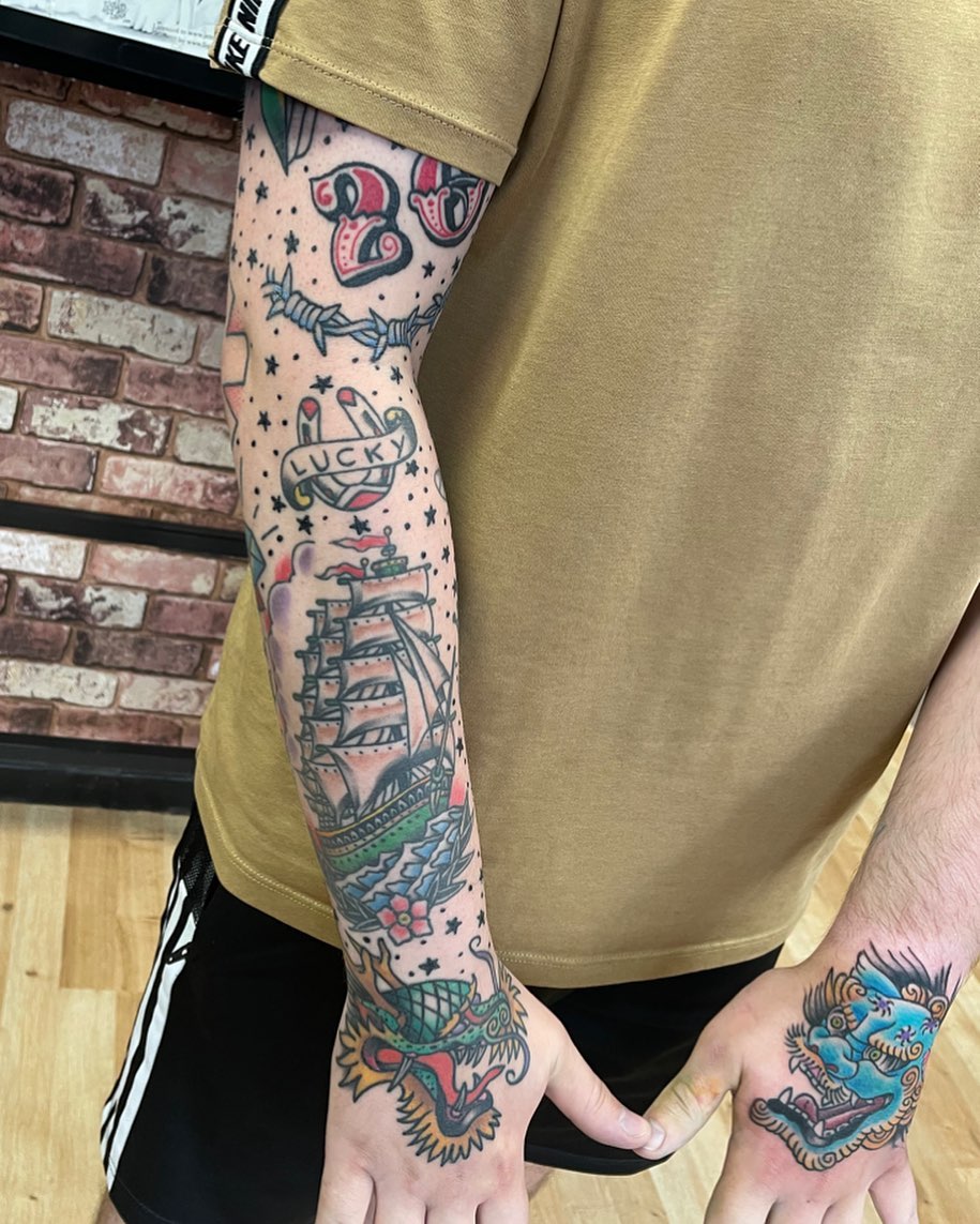 28 Traditional Tattoo Sleeve Ideas: Bold American, Black and Grey, Neo &#038; Japanese Designs for Every Style