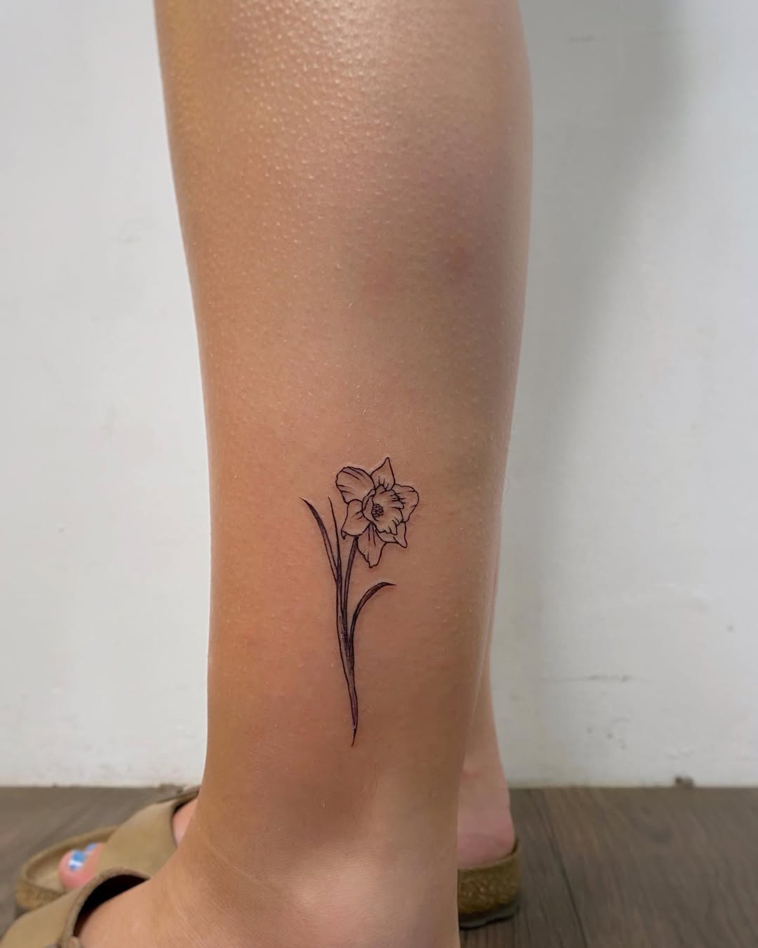 31 Narcissus Flower Tattoo Ideas: Delicate Designs Full of Meaning and Color