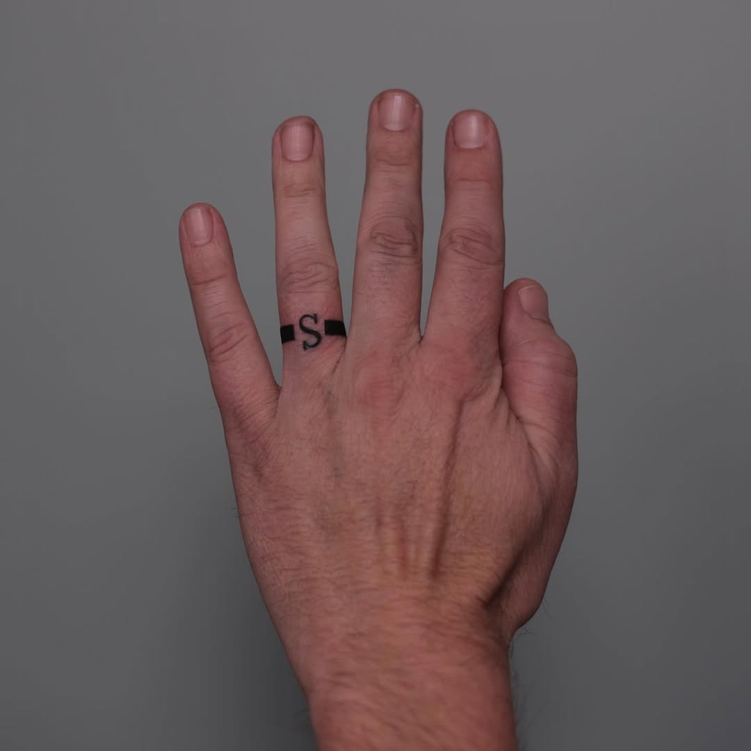 31 Ring Tattoo Ideas: Modern Bands, Meaningful Symbols &#038; Subtle Couples Ink