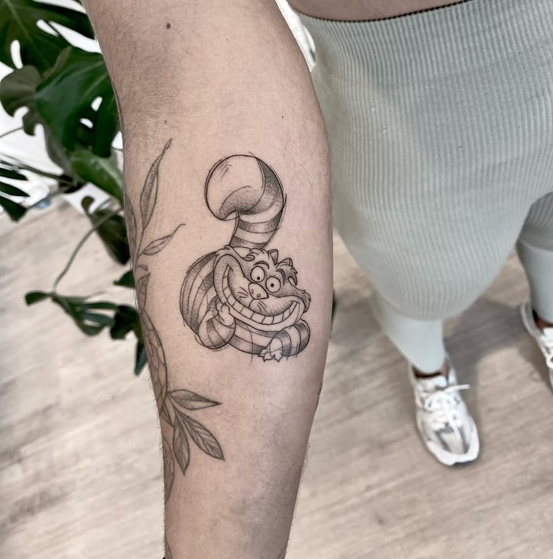 29 Cheshire Cat Tattoo Ideas: From Whimsical Grins to Dark Wonderland Symbolism