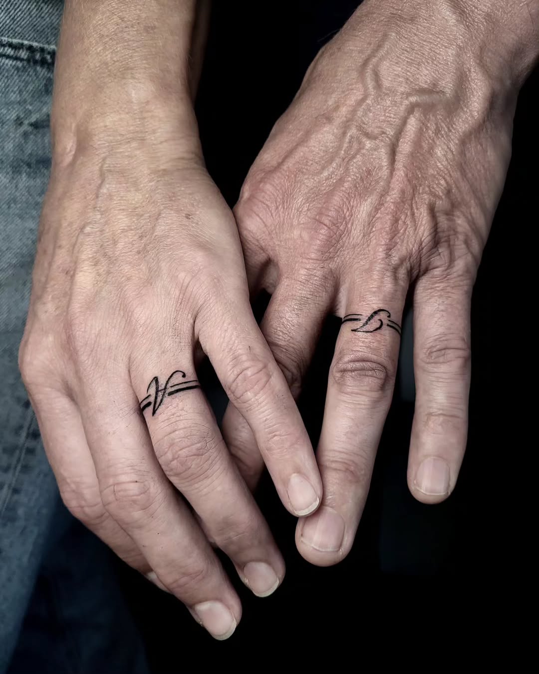 31 Ring Tattoo Ideas: Modern Bands, Meaningful Symbols &#038; Subtle Couples Ink