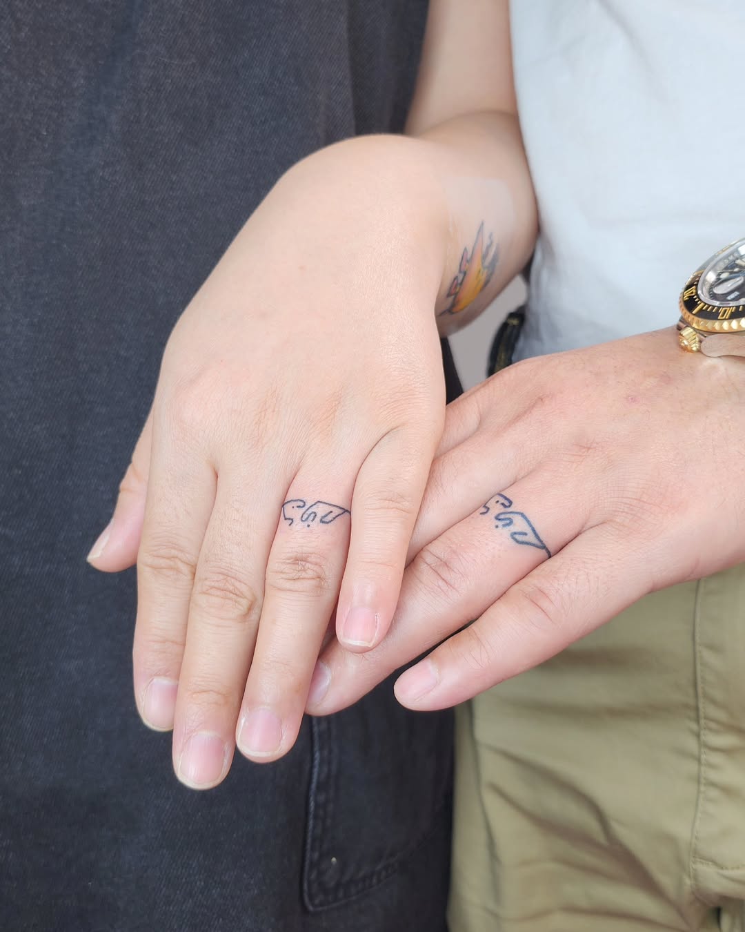 31 Ring Tattoo Ideas: Modern Bands, Meaningful Symbols &#038; Subtle Couples Ink