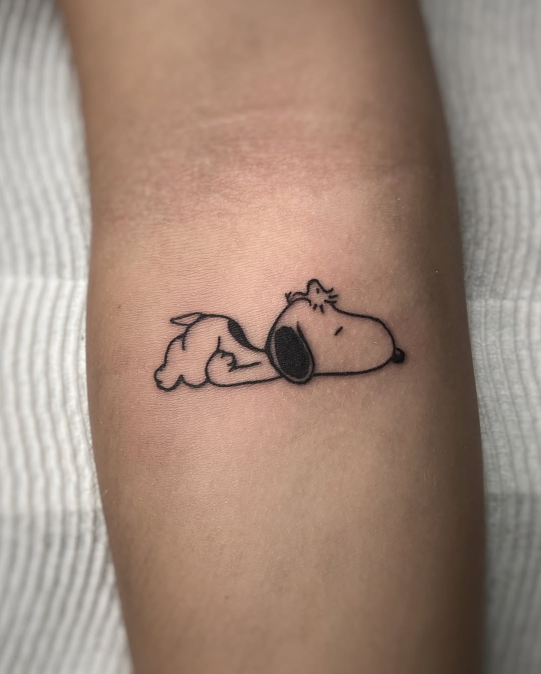 29 Snoopy Tattoo Ideas: Tiny Fine-Line, Joe Cool & Classic Designs for Women and Men