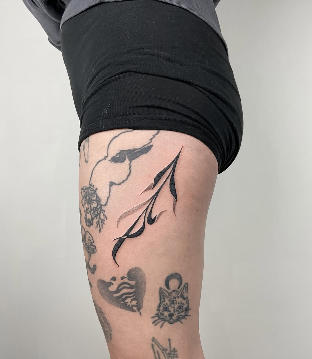 29 Filler Tattoo Ideas: Smart Ways to Close Gaps in Your Sleeve with Flowers, Snakes and Symbols