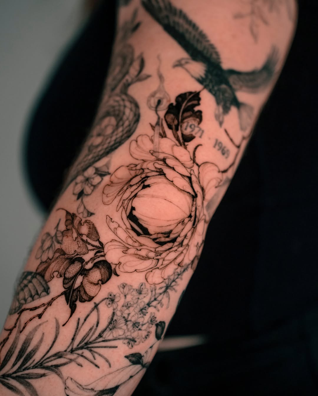 29 Filler Tattoo Ideas: Smart Ways to Close Gaps in Your Sleeve with Flowers, Snakes and Symbols