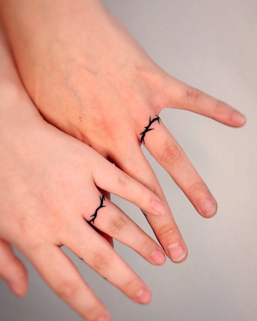 31 Ring Tattoo Ideas: Modern Bands, Meaningful Symbols &#038; Subtle Couples Ink