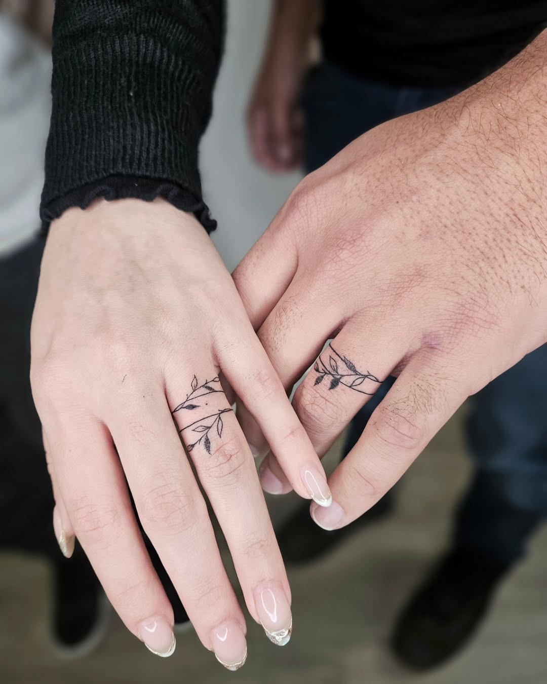 31 Ring Tattoo Ideas: Modern Bands, Meaningful Symbols &#038; Subtle Couples Ink