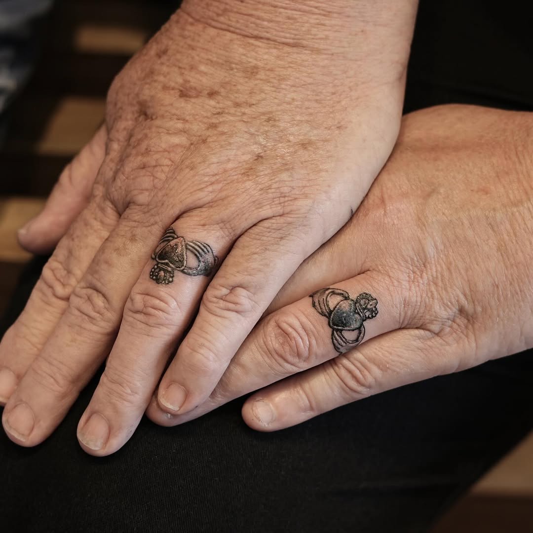 31 Ring Tattoo Ideas: Modern Bands, Meaningful Symbols &#038; Subtle Couples Ink