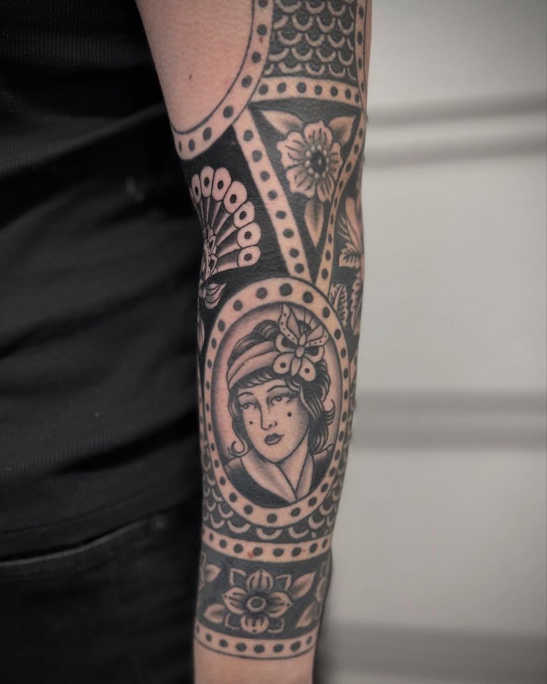 28 Traditional Tattoo Sleeve Ideas: Bold American, Black and Grey, Neo &#038; Japanese Designs for Every Style