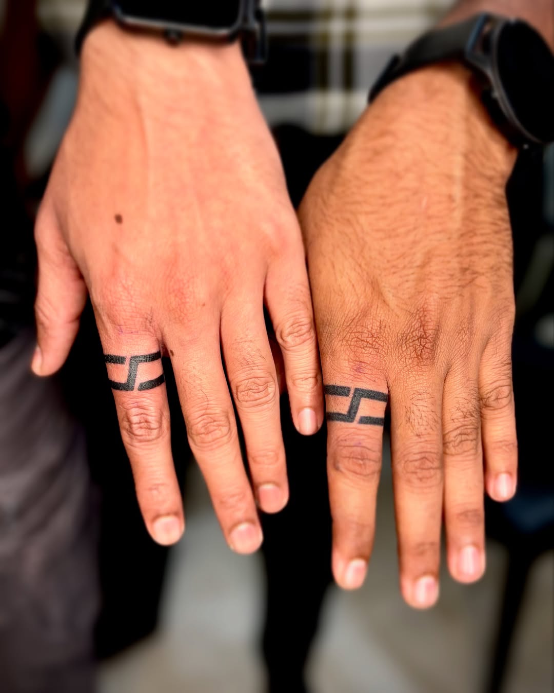 31 Ring Tattoo Ideas: Modern Bands, Meaningful Symbols &#038; Subtle Couples Ink