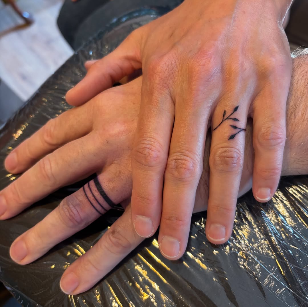 31 Ring Tattoo Ideas: Modern Bands, Meaningful Symbols &#038; Subtle Couples Ink