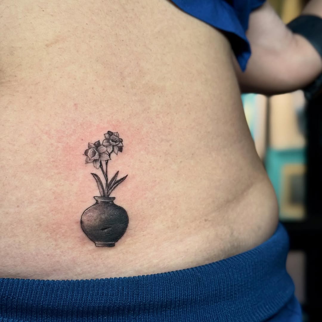 31 Narcissus Flower Tattoo Ideas: Delicate Designs Full of Meaning and Color