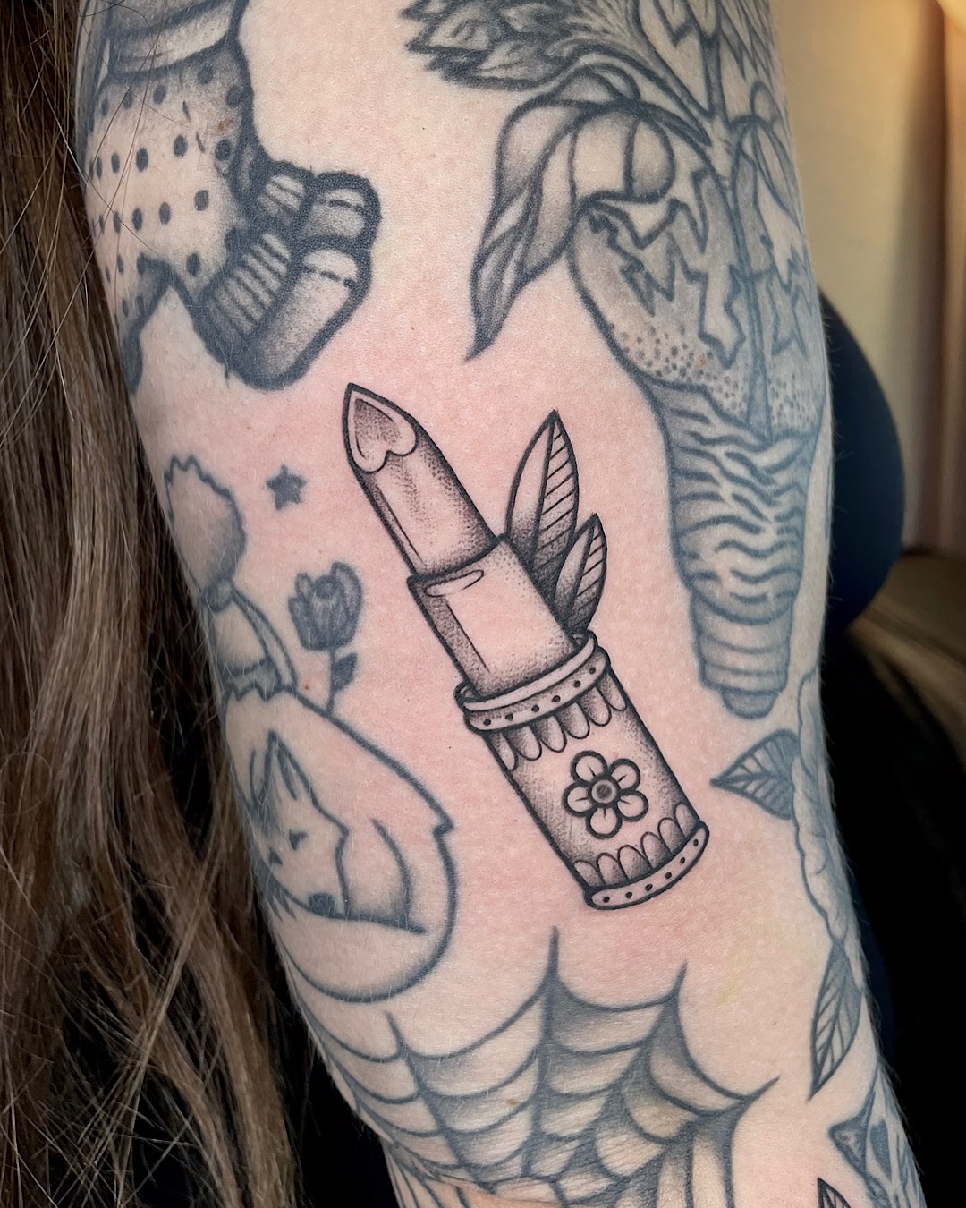 29 Filler Tattoo Ideas: Smart Ways to Close Gaps in Your Sleeve with Flowers, Snakes and Symbols