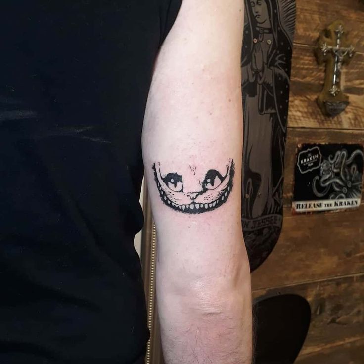 29 Cheshire Cat Tattoo Ideas: From Whimsical Grins to Dark Wonderland Symbolism