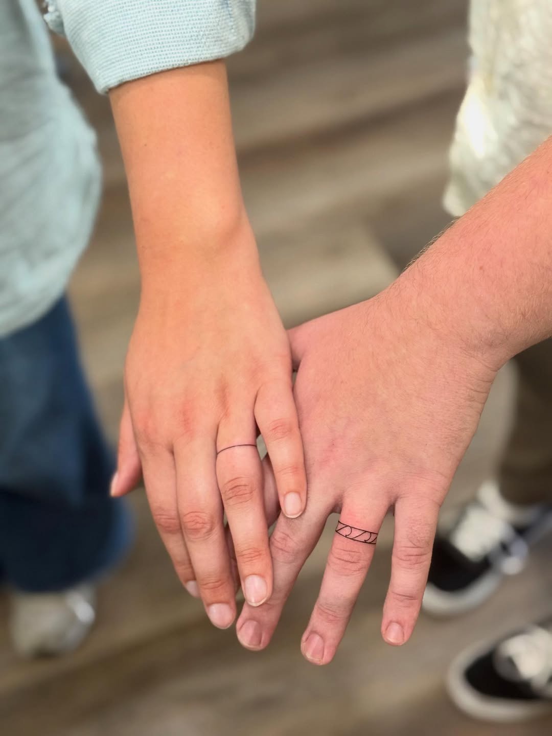 31 Ring Tattoo Ideas: Modern Bands, Meaningful Symbols &#038; Subtle Couples Ink