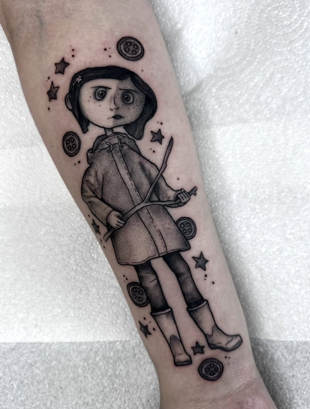 30 Coraline Tattoo Ideas: From Button-Eyed Whimsy to Dark Fairytale Ink