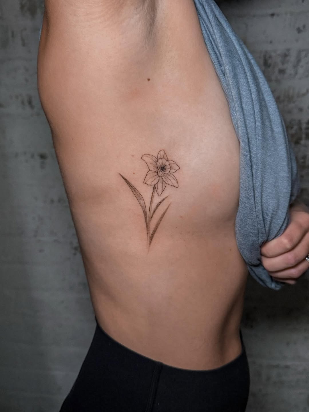 31 Narcissus Flower Tattoo Ideas: Delicate Designs Full of Meaning and Color