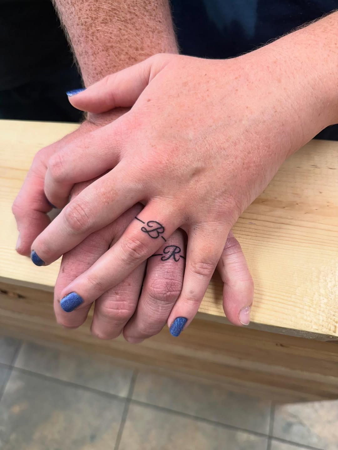 31 Ring Tattoo Ideas: Modern Bands, Meaningful Symbols &#038; Subtle Couples Ink