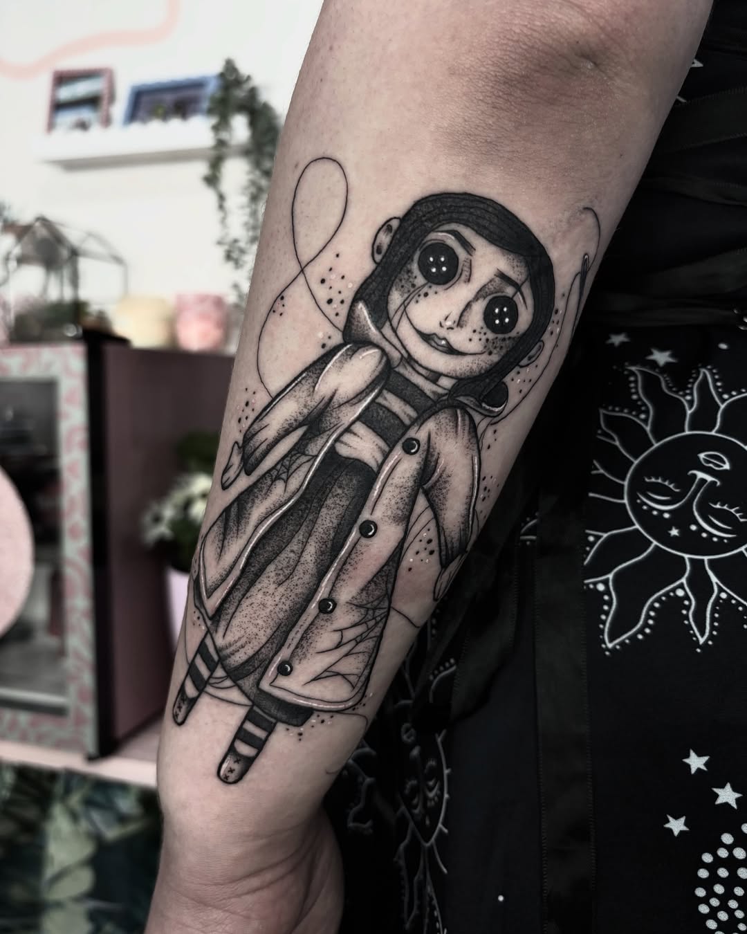 30 Coraline Tattoo Ideas: From Button-Eyed Whimsy to Dark Fairytale Ink