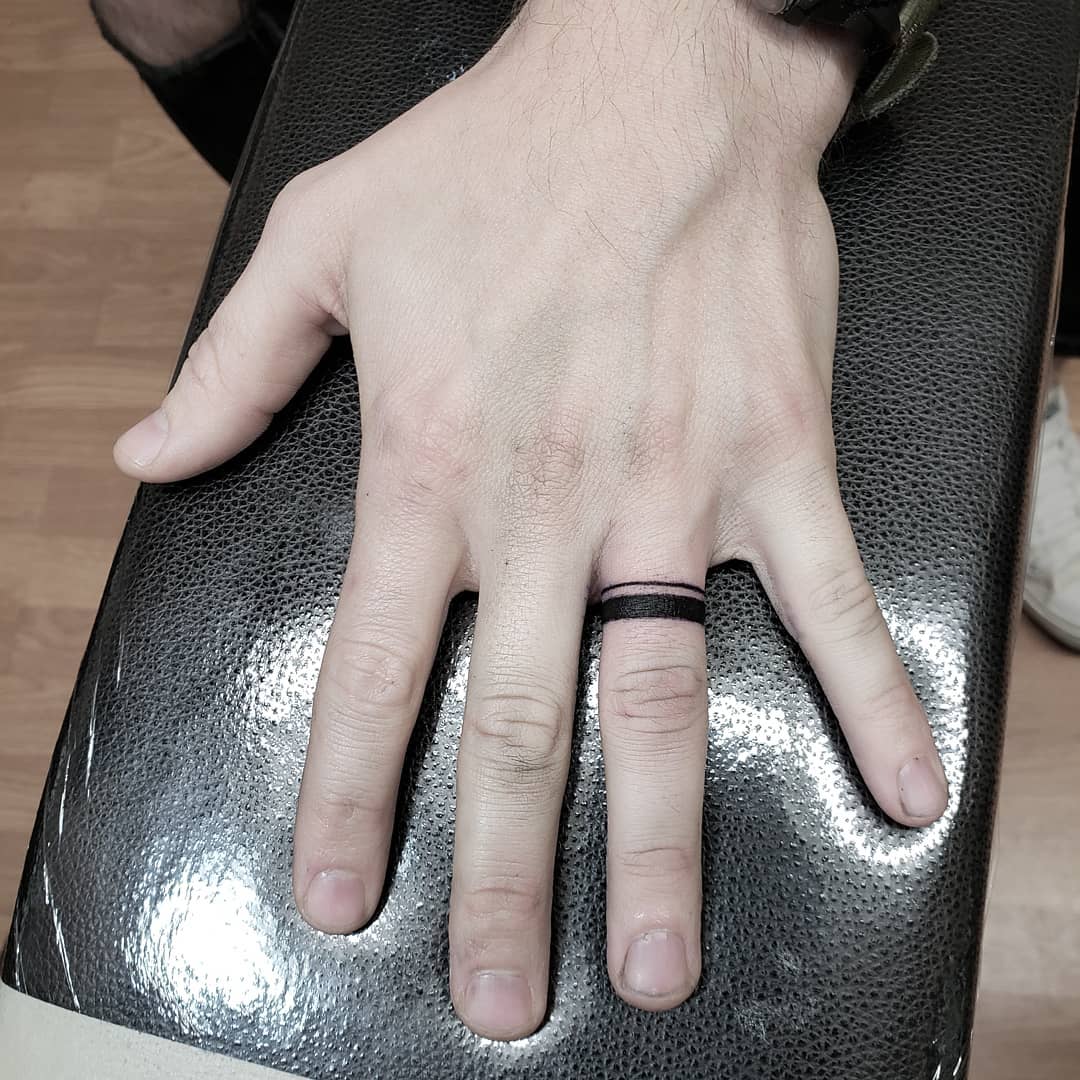 31 Ring Tattoo Ideas: Modern Bands, Meaningful Symbols &#038; Subtle Couples Ink