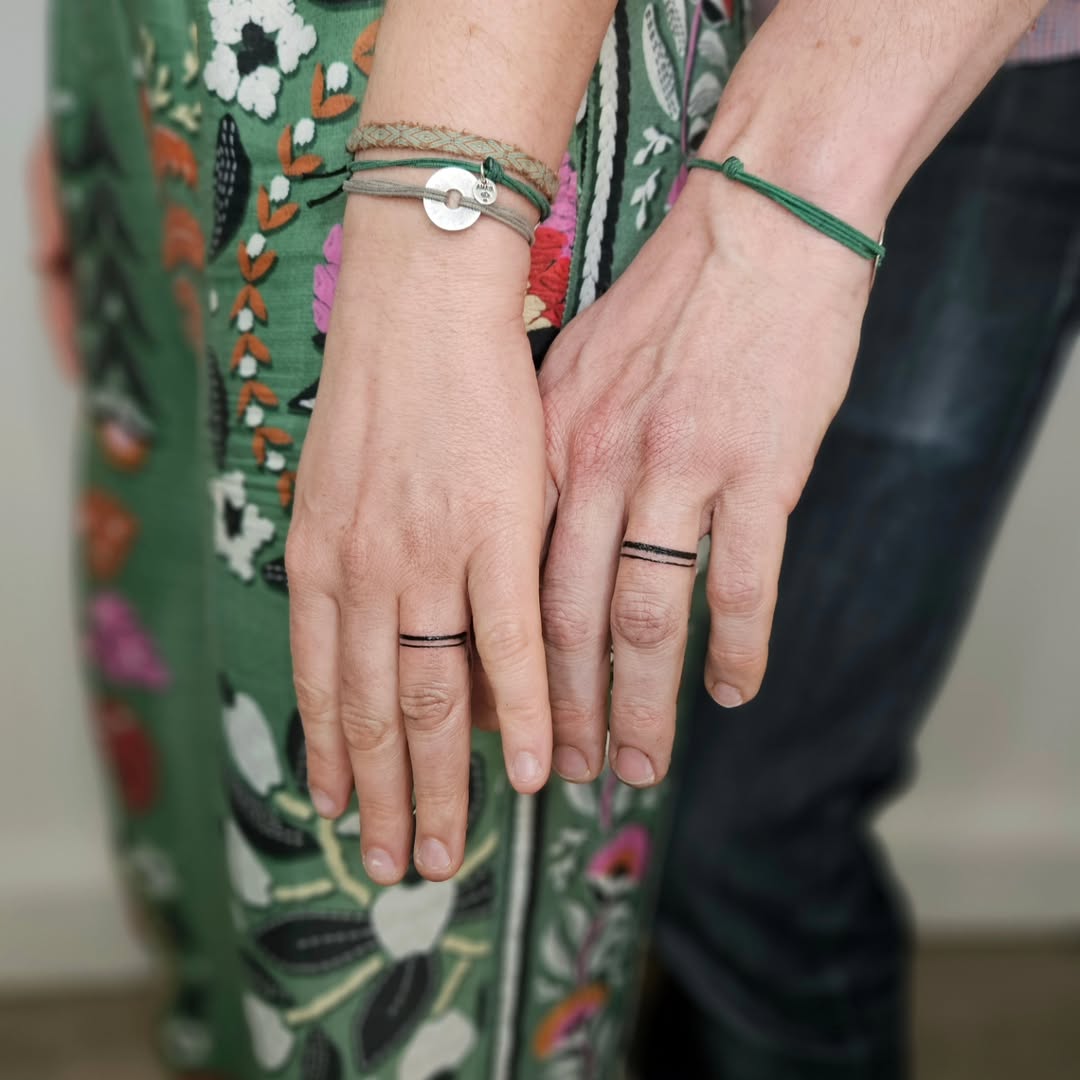 31 Ring Tattoo Ideas: Modern Bands, Meaningful Symbols &#038; Subtle Couples Ink