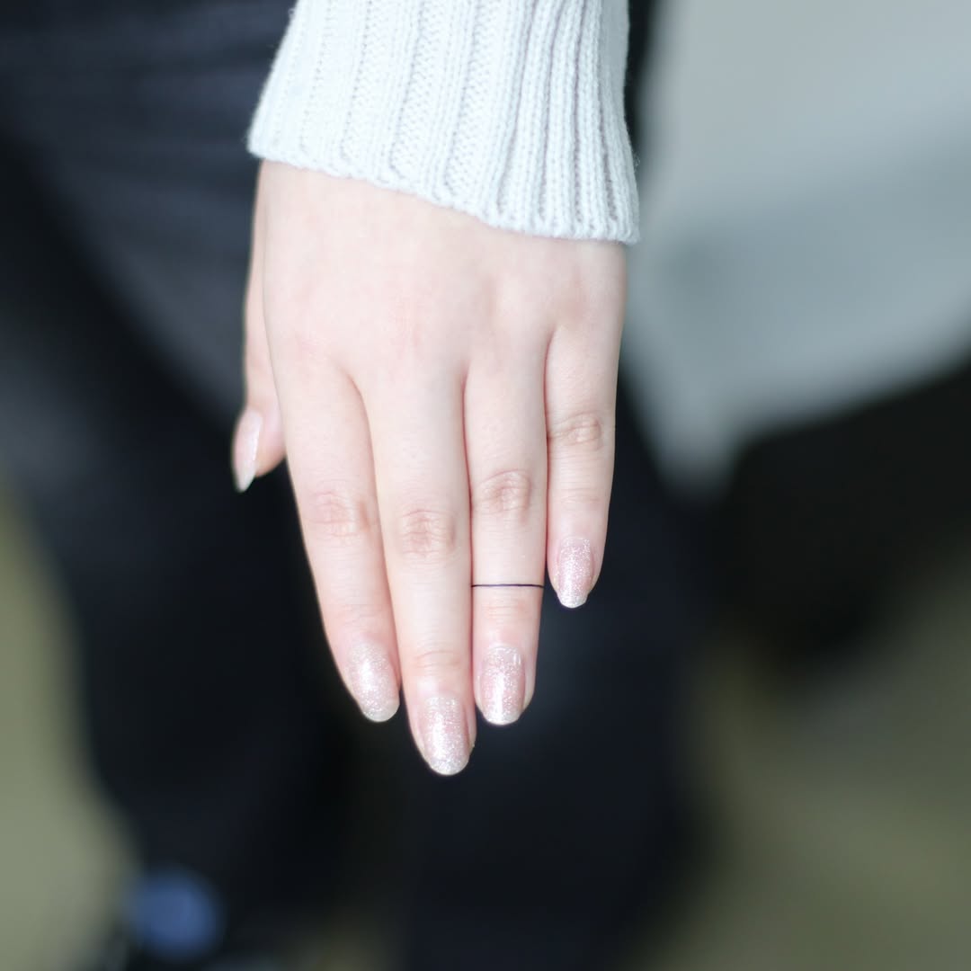 31 Ring Tattoo Ideas: Modern Bands, Meaningful Symbols &#038; Subtle Couples Ink