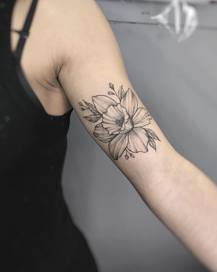 31 Narcissus Flower Tattoo Ideas: Delicate Designs Full of Meaning and Color