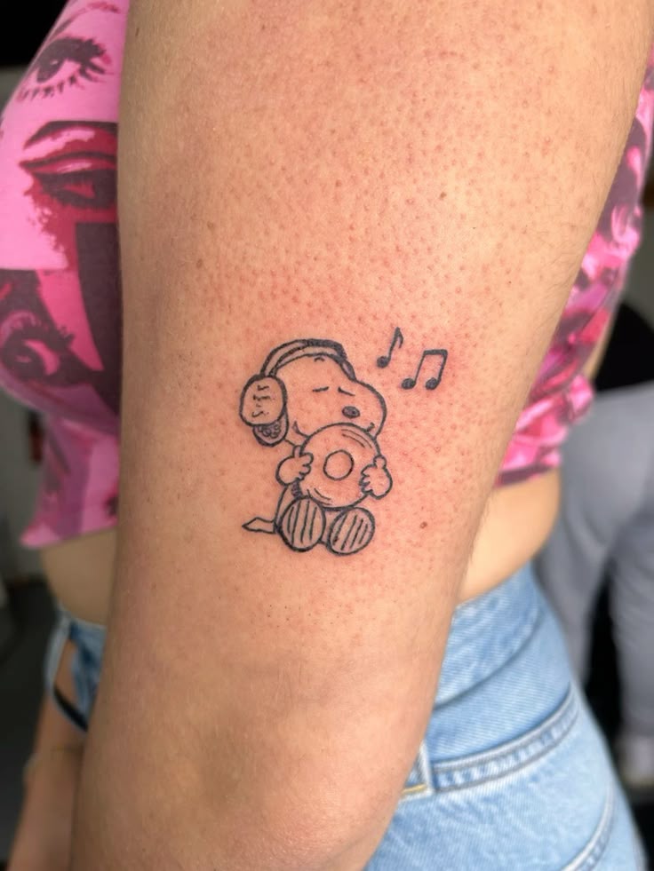 29 Snoopy Tattoo Ideas: Tiny Fine-Line, Joe Cool & Classic Designs for Women and Men